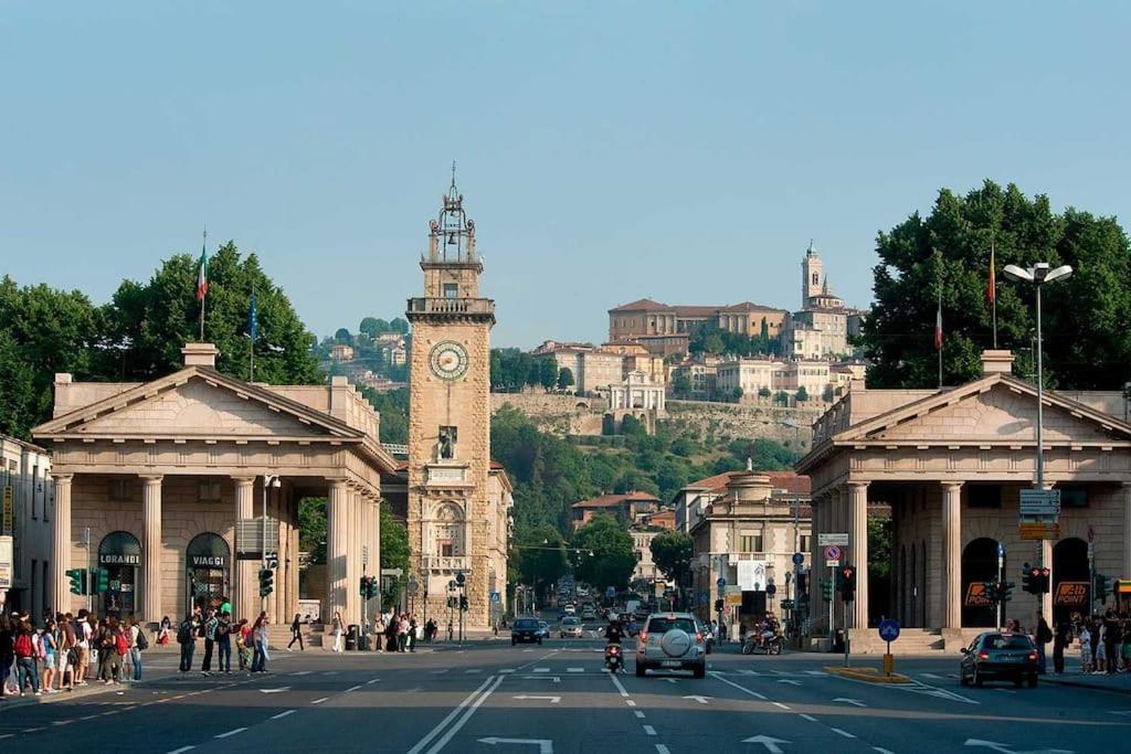 Elegant Apartment In Bergamo Center Luaran gambar